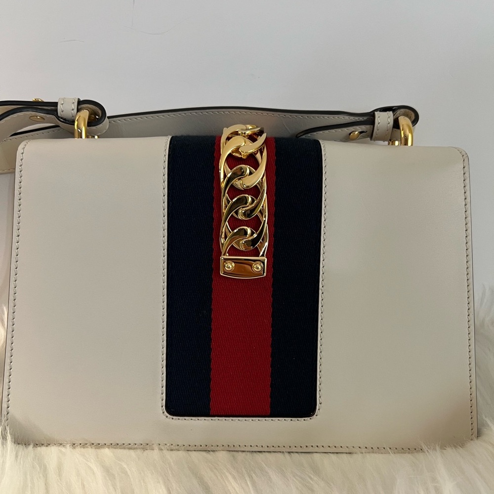 Gucci white small sylvie bag with stripes ribbon. - Picture 10 of 10
